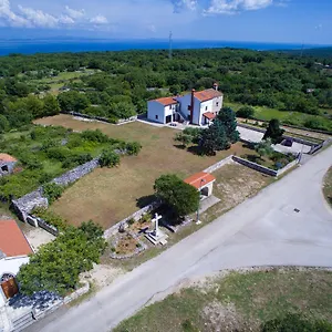Apartment Dandic, Orlec